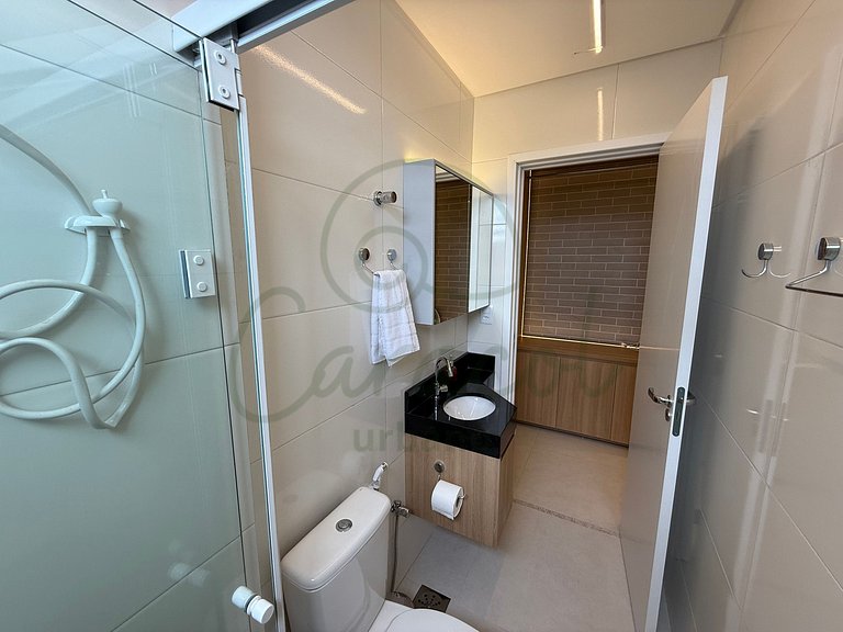 Apartamento com Suíte e sala climatizada