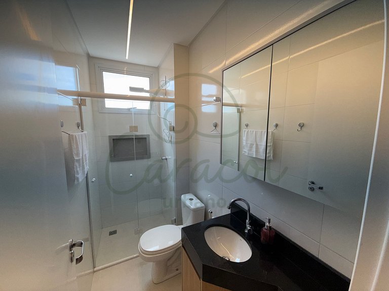 Apartamento com Suíte e sala climatizada