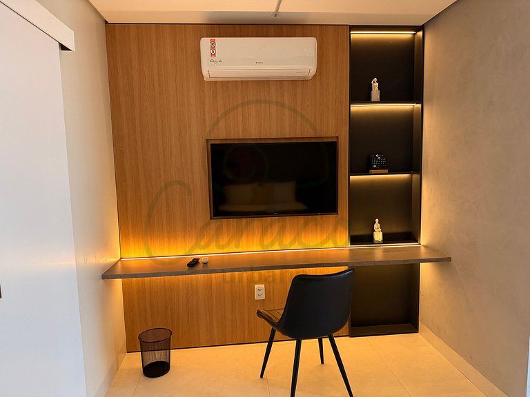 Apartamento com suíte e varanda no centro