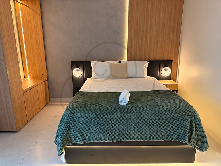 Apartamento com suíte e varanda no centro